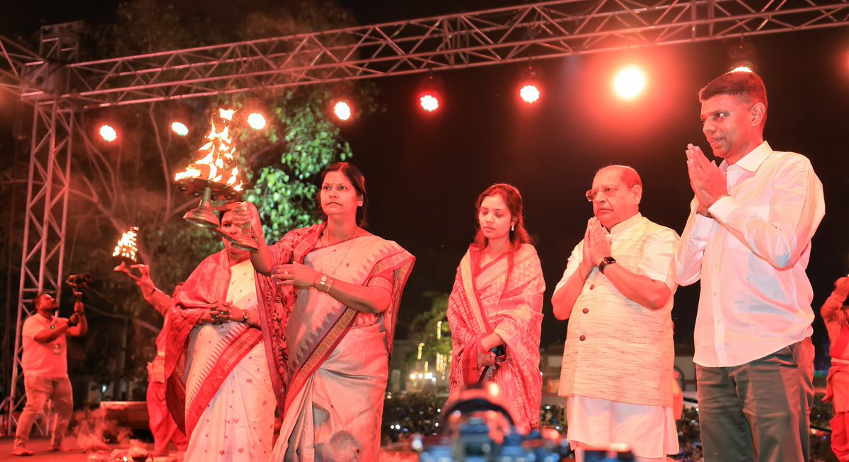 manasrmangaraj's tweet photo. #SAMALEIProject is not just a development initiative, it’s an emotion and passion. HCM Shri Naveen Patnaik & 5T Chairman Shri Kartik Pandian got emotional during the inauguration of the project. 

A dream came true today. Relentless efforts of Shri Pandian under the guidance of our HCM, turned into reality. 

Holding tears was not easy for both of them. They showed tremendous resolve and determination to overcome all challenges and making #SAMALEI possible with the blessings of Maa Samaleswari. 

🙏🙏🙏