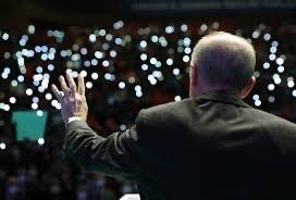 👉Kısa bir özet…
👉Türkiye’de 2002 yılından beri adil seçim yapılmıyor. 
👉Yavaş yavaş Erdoğan oy kaybettikçe masada siyaset mühendisliği yaparak kazanmanın yolunu aradı ve buldu.
👉17-25 Aralık yolsuzlukların ortaya çıkması sonrası ise artık amacı sadece kazanmak değil ölene