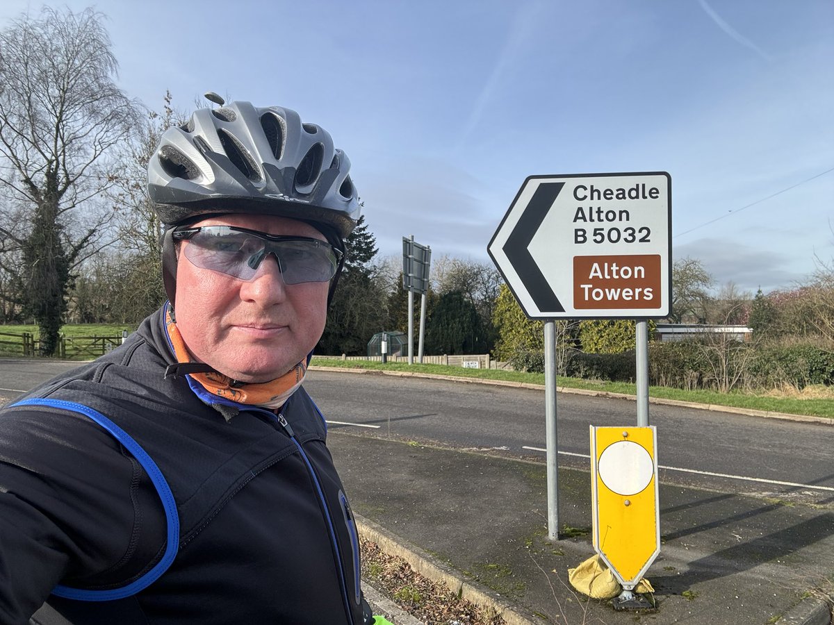 AltonSteven's tweet photo. Bike fixed, stopped raining & 48 days to go until @Pedallingforpub in Kenya. Todayโs cold & muddy training ride dedicated to my friends & supporters at @StAustellBrew #BeerPower. Raising funds for @apavementaway & @LTCharity transforming peoples lives.๐https://t.co/v6yQ6U9Htg ๐ https://t.co/mTqwAw1PK9