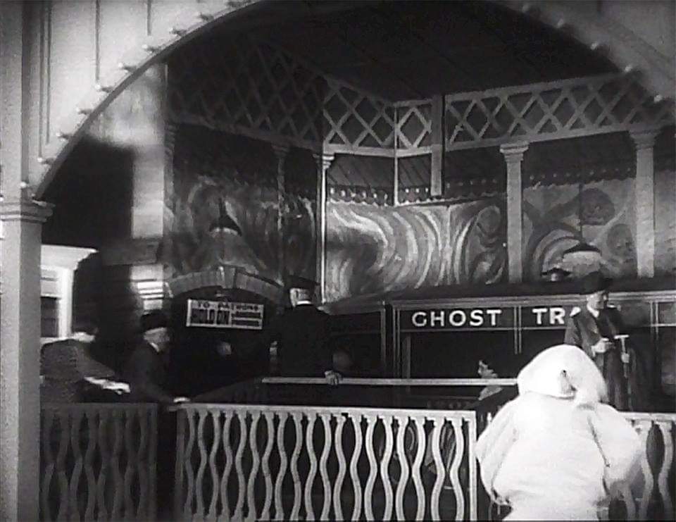 The original Pretzel ride that became the Ghost Train, the first ride to use this name.
youtu.be/fb3ZPBjWeVk

#blackpool #blackpoolpleasurebeach #pleasurebeach #blackpoolhistory #ghosttrain #behindthescenes #hiddensecrets