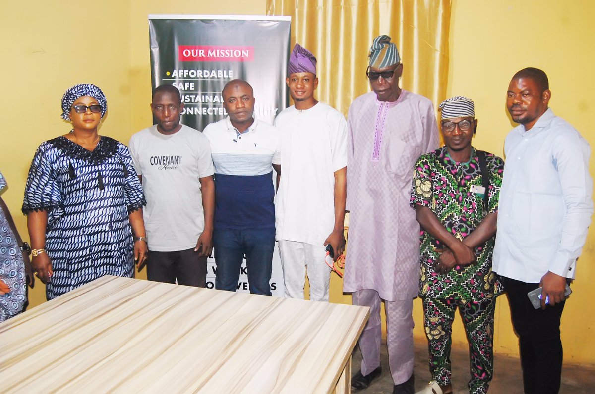 MosesblessingP's tweet photo. It was a moment of joy for me to host the Vice-chairman of Ifelodun Lg, Hon. Lawal Musibau (Onile Wura), Pastor S Odedele, Pastor Abolaji, family and a few selected friends as Moses Transport Limited commissions it first branch office in Ikirun, Osun State last Tuesday. https://t.co/5r8B9RwJ30