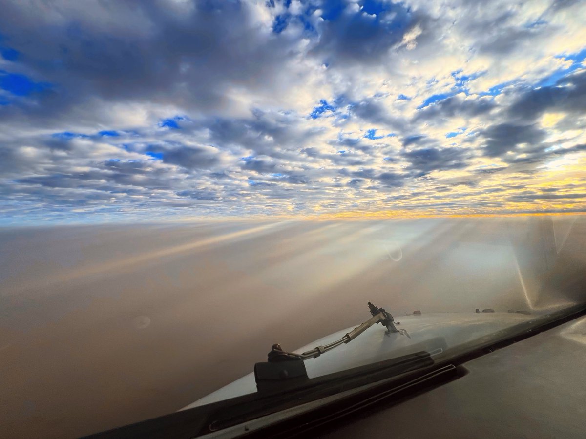 Babsonikk's tweet photo. Past few days have been bumpy @ high flight levels ( > FL250). 
This cloud layer today is the demarcation between smooth and bumpy ride. 
So smooth underneath but so bumpy above.  
It was a beautiful sunrise too. 🌅 https://t.co/euBeT5Uteu