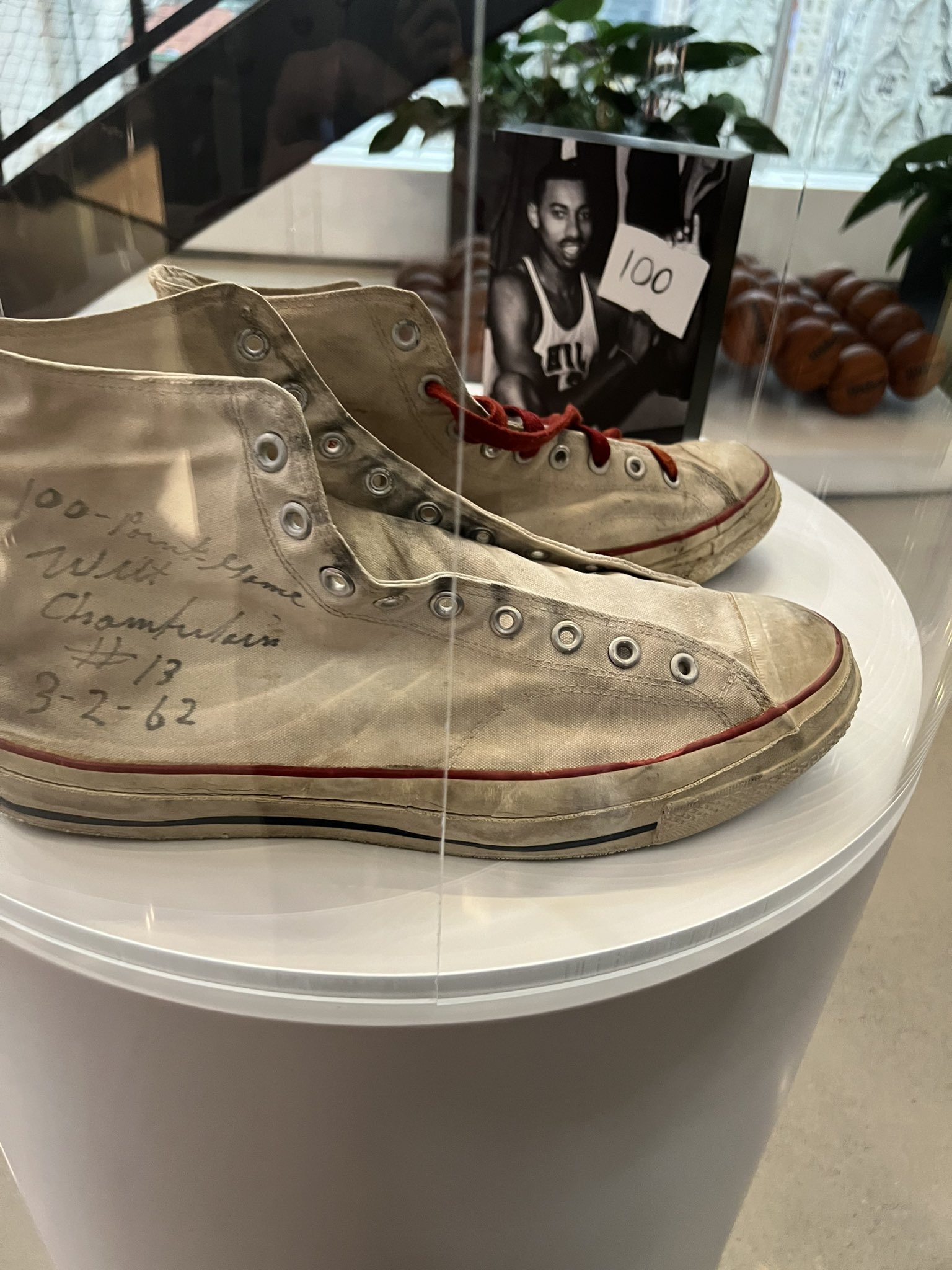 Converse wilt chamberlain hotsell