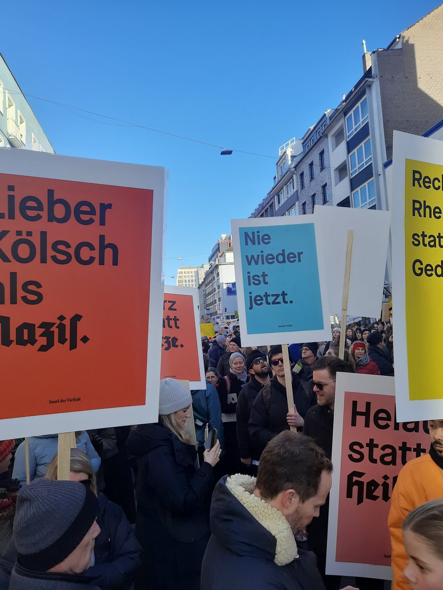erainy's tweet photo. Düsseldorf gegen rechts https://t.co/gOlgIWzAxJ