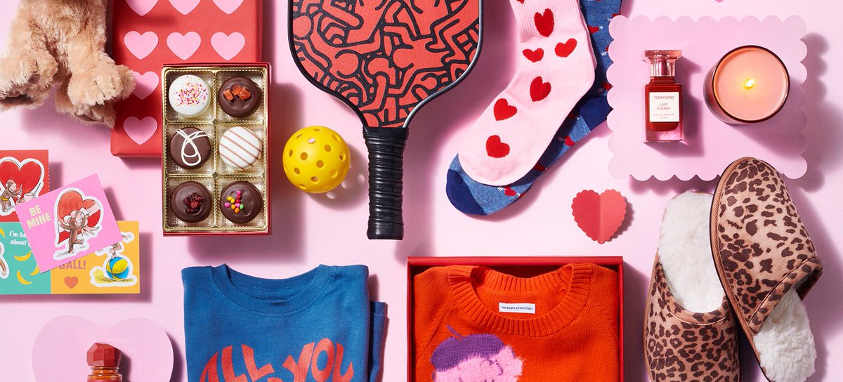 DigWebMarketer's tweet image. Valentine's Day Deals 💘 amzn.to/4baY2Wp 💝 Any budget gifts 🥰   😍 Valentine's Day is less than 3 weeks. Amazon is the destination for #ValentinesDay shopping. 💋 From chocolates &amp;amp; flowers to jewelry &amp;amp; personalized gifts 🤟 