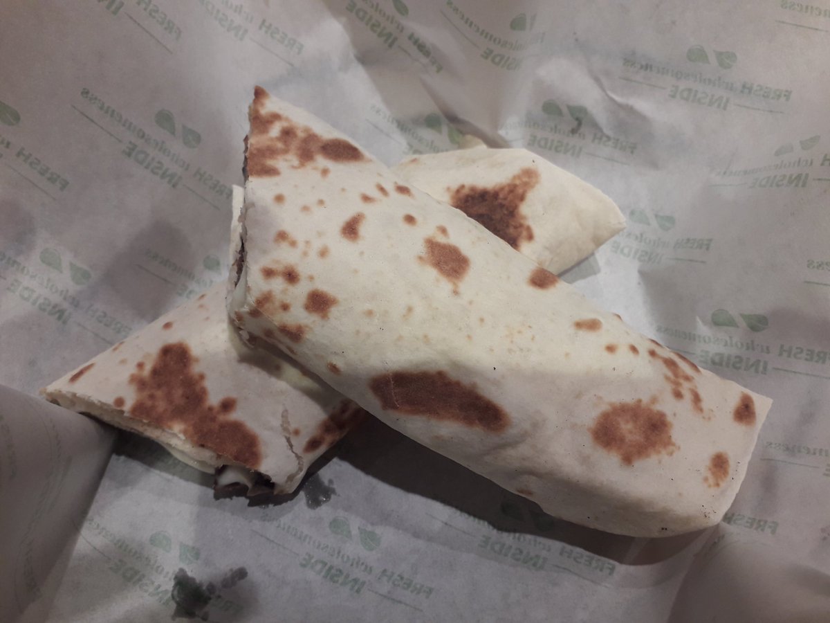 dana41976810's tweet image. Steak N' Mushroom Wrap 🥩🍄🌯
Marinated Steak with Juicy Mushrooms, Onion, Mozzarella Cheese &amp;amp; Mayo Sauce. 💁🏻‍♀️🥩🍄🌯

@zaatarwzeit #zaatarwzeit #AbuDhabiMall #Dinner #SteakNMushroomWrap #UAE