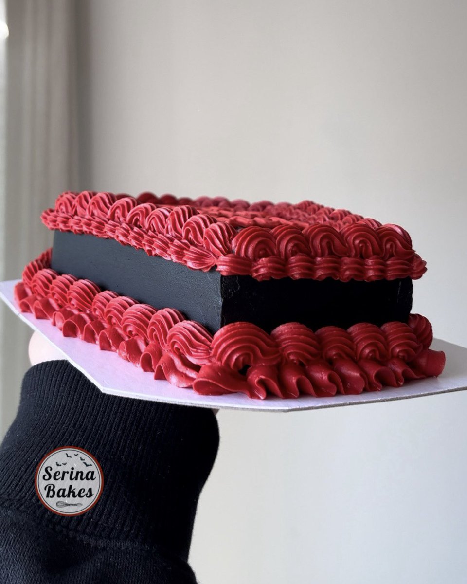 serinabakes's tweet photo. Goth Coffin Birthday Cake! 🖤⚰️ This was a custom 6in Red Velvet coffin cake that we delivered. ❤️‍🔥 Buttercream cake diary is open, dm to book. 🦇
#serinabakes #cake #coffincake #vintagecake #lambethcake #buttercreamcake #horrorfan #alternativebaker #horrorbaker #latinabaker #goth https://t.co/KNaVFUk5Tz