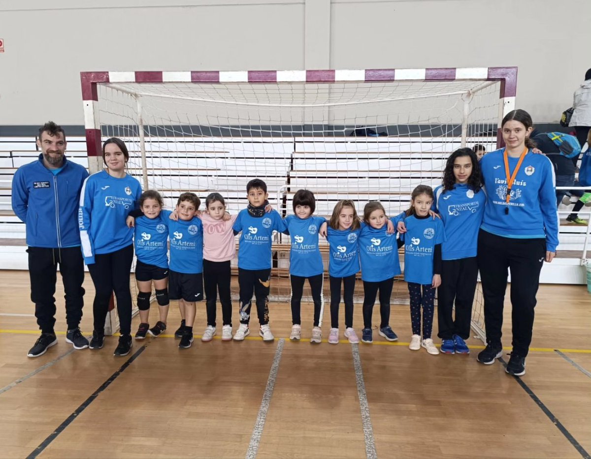 HCPerello's tweet photo. Avui dissabte, tots els nostres equips base han jugat diferents partits amistosos a casa, amb els equips veïns del CH Móra la Nova. 
No cal dir que han après i xalat molt! 💪🏼
Equip prebenjamí - benjamí - aleví
#totssomun https://t.co/Isy6Ibq5Pn