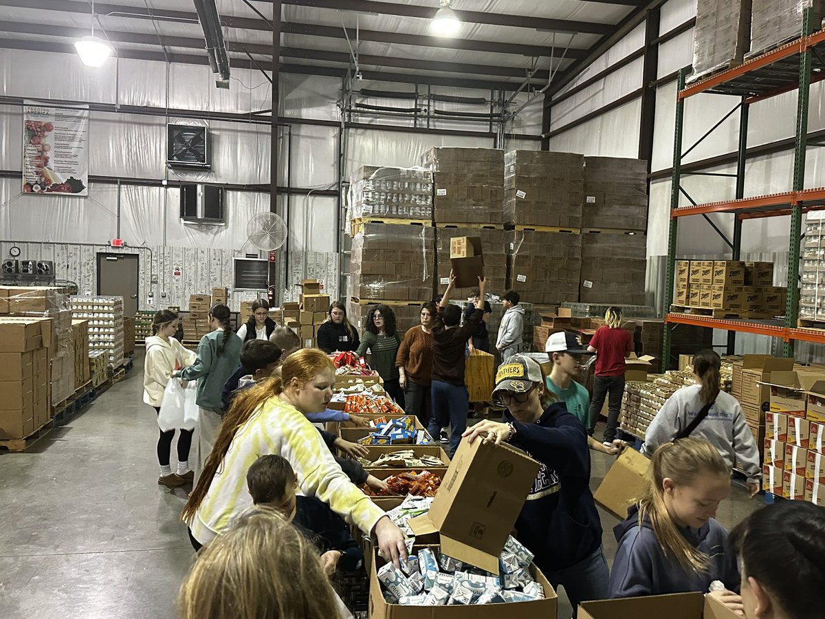 TKStonePanthers's tweet photo. TKS Beta braved the nasty weather this morning to volunteer at Feeding America. https://t.co/Jbm593Pvb4