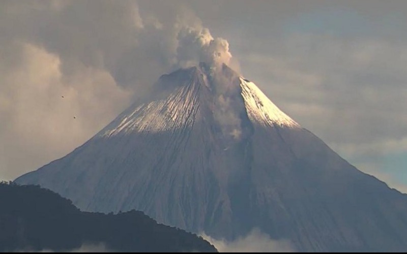 noticierovv's tweet photo. #Internacionales | Volcán ecuatoriano Sangay arroja ceniza y derrama material magmático

Amplía la información aquí: https://t.co/6gd8mWrvMK

#NoticiasVV #27Ene https://t.co/AvDvDY4C4N