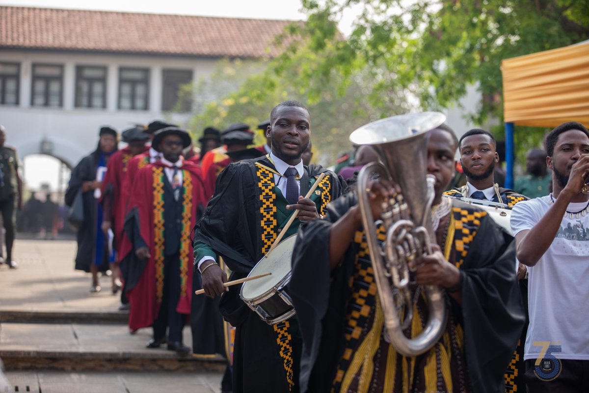 UnivofGh's tweet image. When duty calls on your graduation day, answer with a smile. That was the case for these graduands!

#UGCongregation
#UGClassof2023