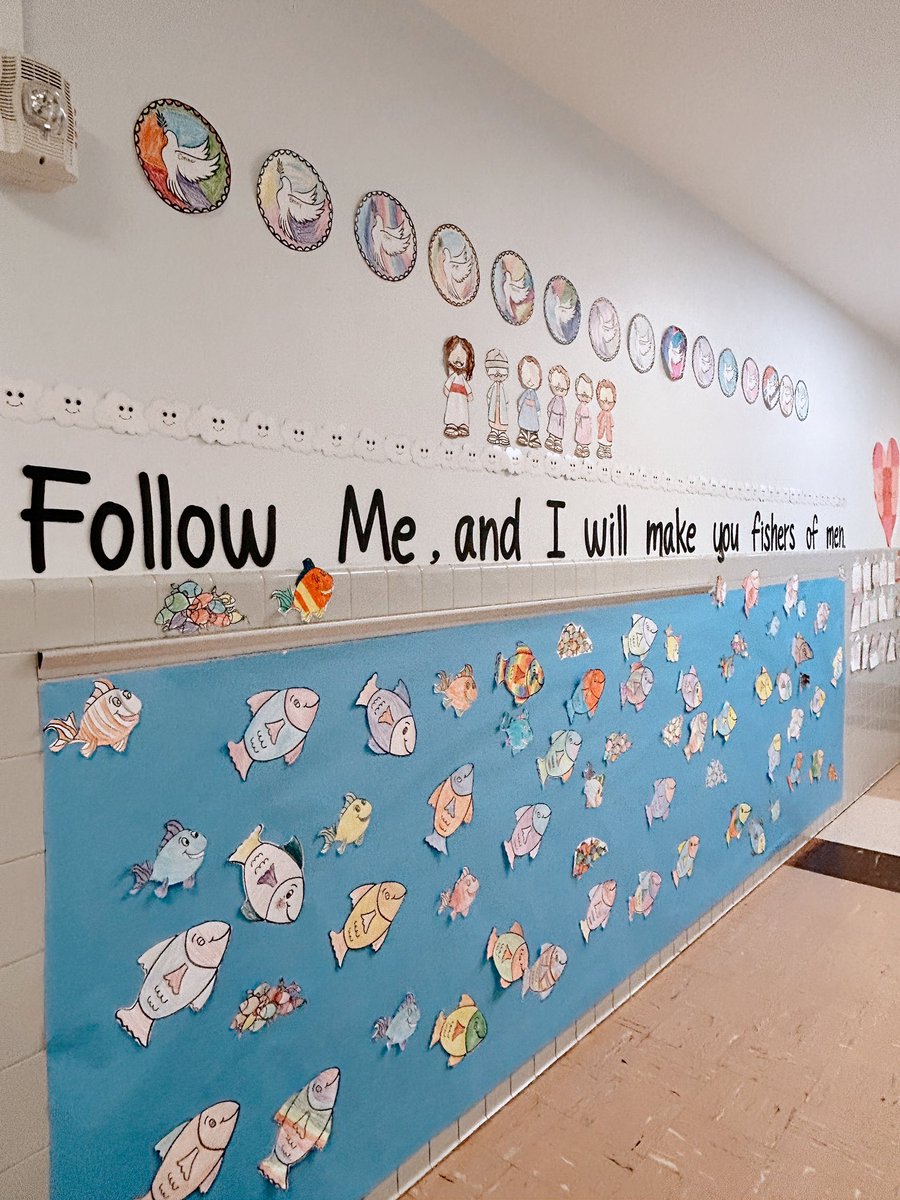 growwithmissm's tweet photo. My favorite hallway bulletin boards are the ones that the students put together! 🐟🎣#school #teacher #thirdgrade #happy #ilovemyjob https://t.co/Sxeim8sKu1