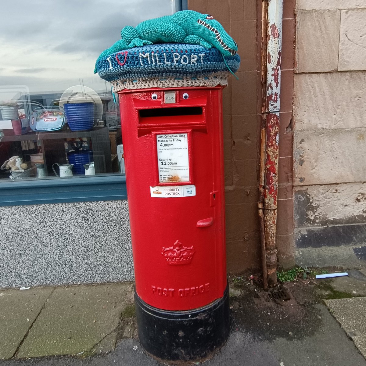 Quick trip from Largs to Millport today and saw this fab post box-yarnbomb combo. 
#PostboxSaturday