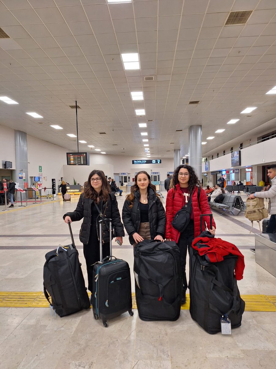 Kulübümüz BioGiyim ekibi katılacakları 8. Ulusal Antarktika Bilim Seferine katılmak üzere yola çıktılar. Bu yolda kazanacağımız deneyimler için çok mutlu ve heyecanlıyız ✨