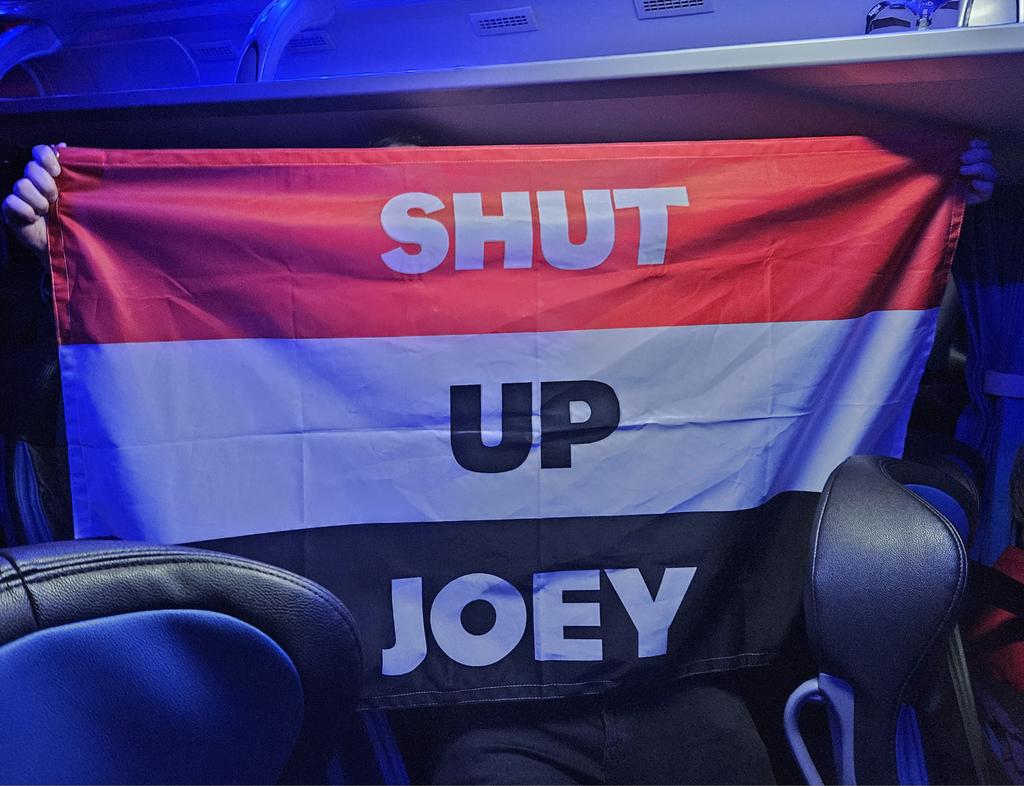 CommitteeFCUM's tweet image. Fuck sexism

Fuck racism

Fuck washed up talentless bad actors on an "everything woke is bad" grift

We're FC United and everyone is welcome. Except the intolerant ✊️ #FCUM