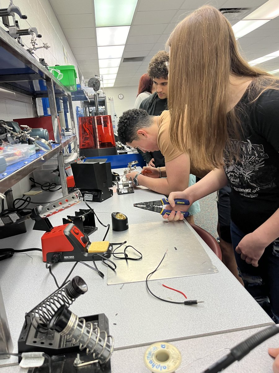 JenJT33's tweet image. The UCF/NASA MUREP Ss were excited to receive their t-shirts! Thank you to MRMA and our other sponsors! Ss stopped only briefly from working on their impedance tubes to admire them! I love their excitement for learning on a Saturday! @MCPS_Secondary