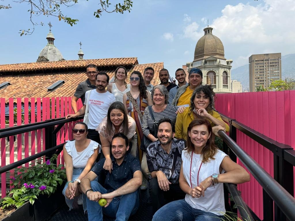 sergiorestrepoj's tweet photo. Desde el #ClaustroComfama comenzamos conversaciones para aportar a la construcción del Plan de desarrollo de Medellín. Hoy comenzamos con la Secretaría de Cultura y los amigos del Distrito San Ignacio, luego estaremos con otras dependencias de @AlcaldiadeMed https://t.co/w7IgMGXX3b