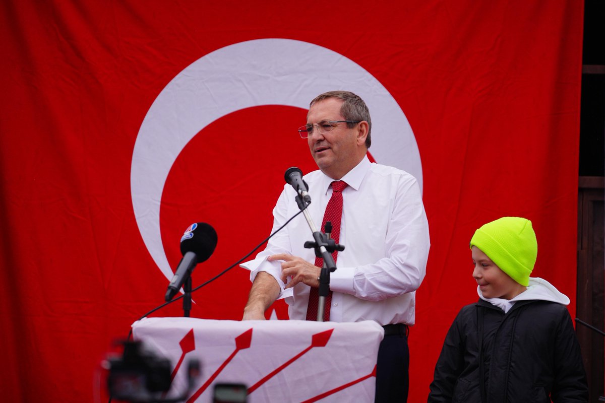 Birlikte kazanacağız.
Yine birlikte başaracağız.
Başlıyoruz Ayvalık’ım...

Gücümüze güç katarak aydınlık yarınlara hep birlikte yürüyoruz. Ayvalık’ımızın Altın Çağı’nı başlatıyoruz.

Hep Birlikte, Daima İleri! Yolumuz açık olsun.