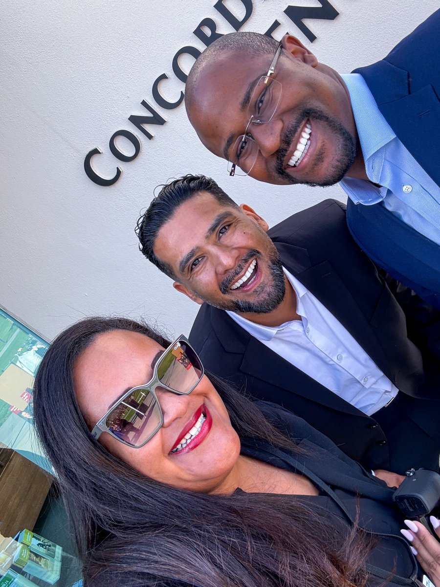 Super proud that the @ConnectED_Comms team has partnered with <a href="/drvictorrios/">Victor Rios</a> &amp; <a href="/scholar_system/">Scholar System</a> to help #tellyourstory ❤️🙌🏾 The work this team is doing is impressive and we are happy to help amplify their reach! #ConnectEDComms #EdBranding