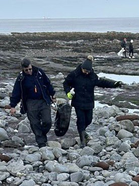 Watchetscouts's tweet photo. Today our #RNSeaScout Group were out assisting with the #Watchet community beach litter pick. #Beavers #Cubs #SeaScouts #ExplorerScouts . @SomersetScouts @MoorsAndCoastal @scouts https://t.co/a0D4udEKOp
