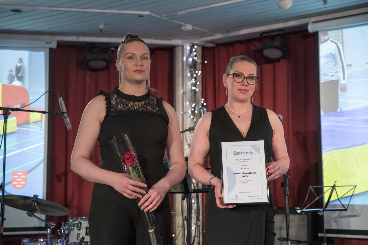 Viitasaaren vuoden 2023 liikuntatekopalkinto on myönnetty MLL Viitasaaren yhdistykselle, onnittelumme!
Palkinnon vastaanottivat yhdistyksen Saija Moisio ja Marika Kellokangas Keski-Suomen Urheilugaalassa perjantaina 26.1.2024 
Kuva: Harri Kapustamäki / KIHU
#viitasaari