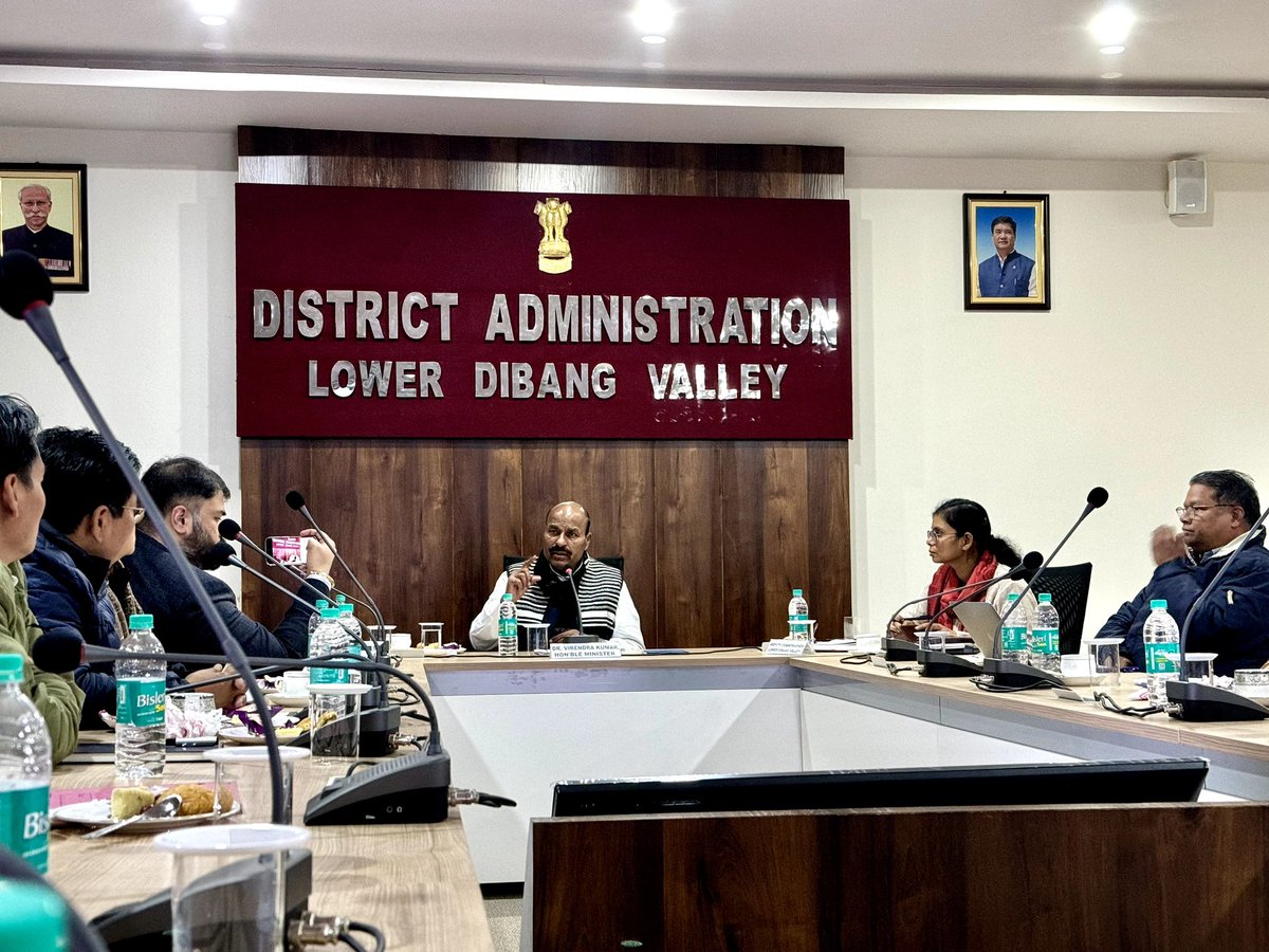 Drvirendrakum13's tweet photo. अरुणाचल प्रदेश में आज मैंने लोअर दिवांग वैली जिले @DC_Roing के रोइंग स्थित जिला मुख्यालय सभागार में 'जिला प्रशासन' के साथ केंद्रीय योजनाओं से संबंधित समीक्षा बैठक में भाग लिया।इस बैठक में मैंने राज्य में संचालित केंद्र सरकार की विभिन्न योजनाओं की प्रगति की समीक्षा की। समीक्षा बैठक में मौजूद विभिन्न विभागों से जुड़े अधिकारियों को मैंने कृषि सहित सभी क्षेत्रों में नई तकनीक के प्रयोग पर जोर देने को कहा।इस अवसर पर मेरे साथ लोअर दिवांग वैली जिले की उपायुक्त आईएएस श्रीमती सौम्या सौरभ सहित विभिन्न विभागों के वरिष्ठ अधिकारी,संगठन से जुड़े प्रमुख पदाधिकारी और वरिष्ठ कार्यकर्ता भी उपस्थित रहे।

#LowerDivangValley #CentralGovernmentSchemes #ReviewMeeting #Millets #DistrictAdministration #EmpoweringFarmers #PromotingMillets #SustainableDevelopment #AgriReforms #BJP4IND #BJP4Arunachal @mpa_india @NITIAayog @ArunachalCMO @AgriGoI @icarindia @ANI @DDNewslive @PIB_India @MIB_India