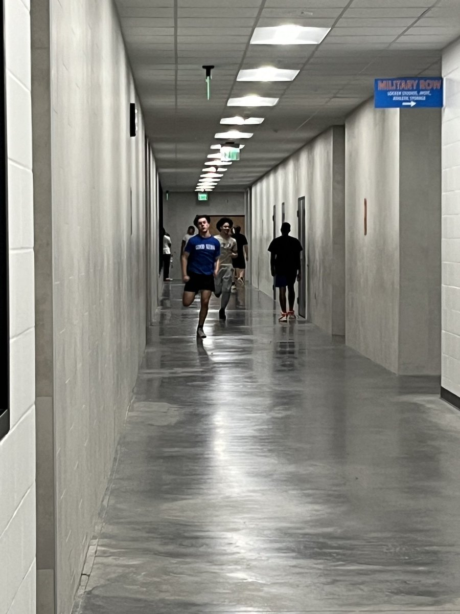 GorrinJM's tweet image. Lots of meaningful use of the collaborative hallways this week at @OPS_Westview English, journalism and PE leadership moving outside of their 4 walls!