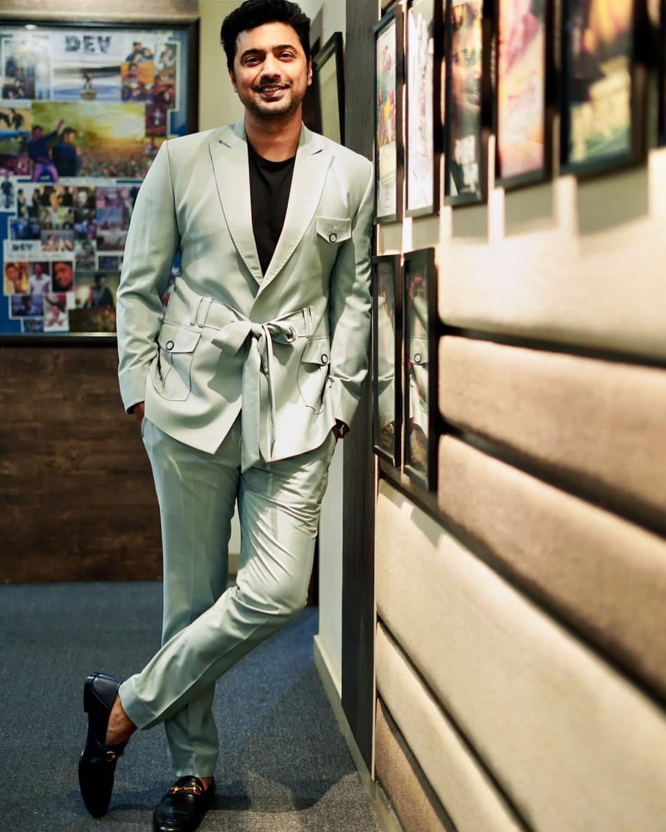 sahadebojyoti06's tweet image. You mean a lot to us Dev @idevadhikari 
Always be like this 😘😘❤️❤️❤️❤️🔥🔥🔥🔥🔥
D=DARING 
E=ENERGETIC 
V=VERSATILITY 
#18YearsOfDEV