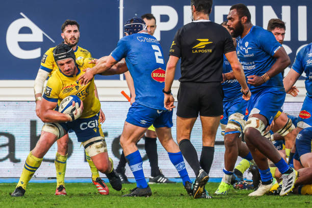aplenorugby's tweet photo. #Top14 ¡Clermont salió de la mala! Tras dos derrotas y un empate, derrotó de visita a Castres. Benja Urdapilleta volvió adonde es ídolo, pero con la camiseta rival

>> https://t.co/fL9Vciya1Y https://t.co/otrJR8l2Ip