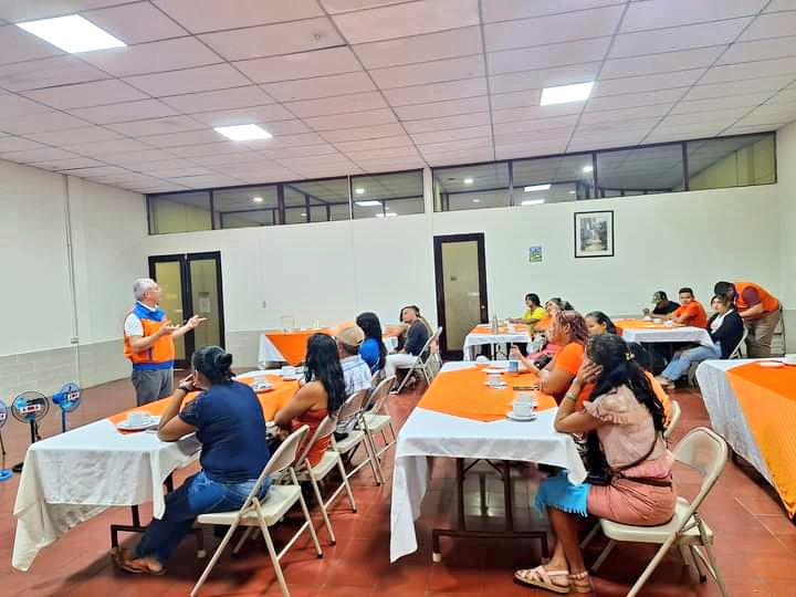 GANAOFICIAL's tweet photo. 🔶¡¡Gracias por ese apoyo líderes de #Nahulingo #Sonsonate!! El próximo 4 de febrero y 3 de marzo, todos #SomosGANA. 🗳️🟠 https://t.co/C1T5CmPrbh