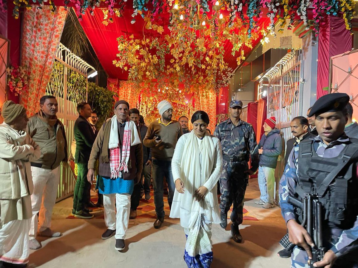 आज ग्रामसभा-कोलना(गैपुरा) विधानसभा-छानबे,जनपद-मीरजापुर निवासी श्री देवीप्रसाद दुवे,(ज़िला उपाध्यक्ष विश्व हिंदू परिषद,मीरजापुर) की सुपुत्री के विवाह समारोह में उपस्थित होकर संपूर्ण परिवार को अपनी शुभकामनाएं दी।