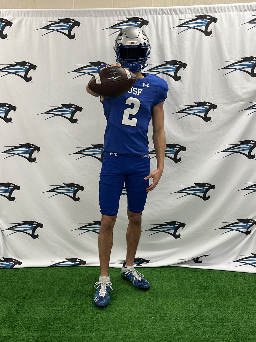bwilkins02's tweet photo. #AGTG After a great conversation with @CoachDonleyUSF, I am blessed to receive an offer from @usf_fb! @CoachDreyer64 @footballcoachj @USF_Sherman @TCTIGERS @TCTigerFB4Life @CoachKegley9 @IndyWeOutHere @PrepRedzoneIN @GIANTfmsports https://t.co/BeMJa090OZ