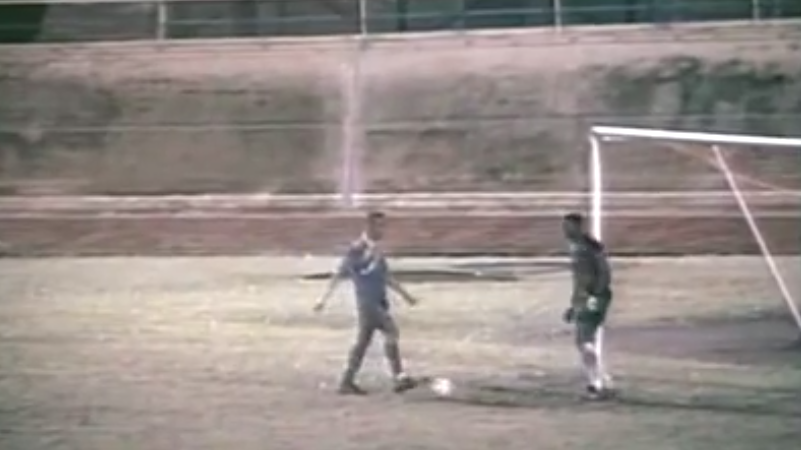 🇧🇧🇬🇩  A PARTIDA MAIS INCOMUM DO FUTEBOL

No dia 27 de janeiro de 1994, há exatamente 30 anos, o Estádio Nacional de Barbados foi palco de uma das partidas mais inusitadas que o mundo do futebol já presenciou. O jogo foi válido pela extinta Copa do Caribe, torneio que contemplava
