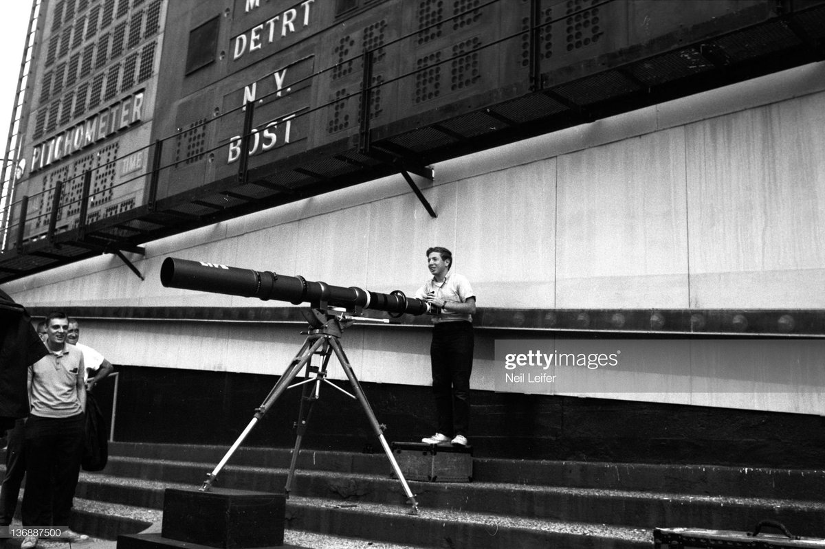 VintScoreboards's tweet image. With Sports Illustrated going through its dust-biting, I am reminded of photographer Neil Leifer and his love of scoreboards. Many of his iconic photos have included scoreboards capturing the moment. Here, he uses a 4000mm lens in 1962 at Comiskey Park in Chicago.