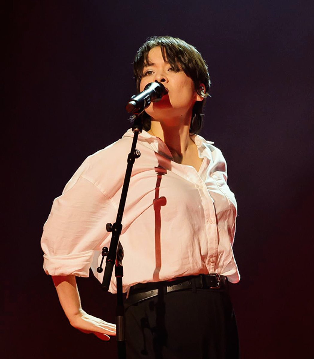 winonasfilm's tweet photo. short hair mitski save me https://t.co/ZMinEPUpZj