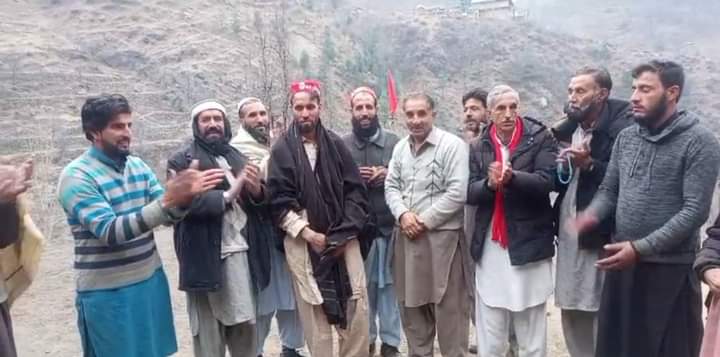 s_jafarshah's tweet photo. یو-سی بشیگرام۔
رابطہ مہم اور شمولیتیں۔
شیر بادشاہ، خالد و دیگر مشران کا یو-سی بشیگرام میں مشران سے ملاقاتیں اور شمولیتیں۔
مختلف خاندان عوامی نیشنل پارٹی میں شامل.
سب کو خوش آمدید اور مبارکباد۔
#ANP #PK_3 #SyedJafarShah 🚩 https://t.co/GAoChZbhTK
