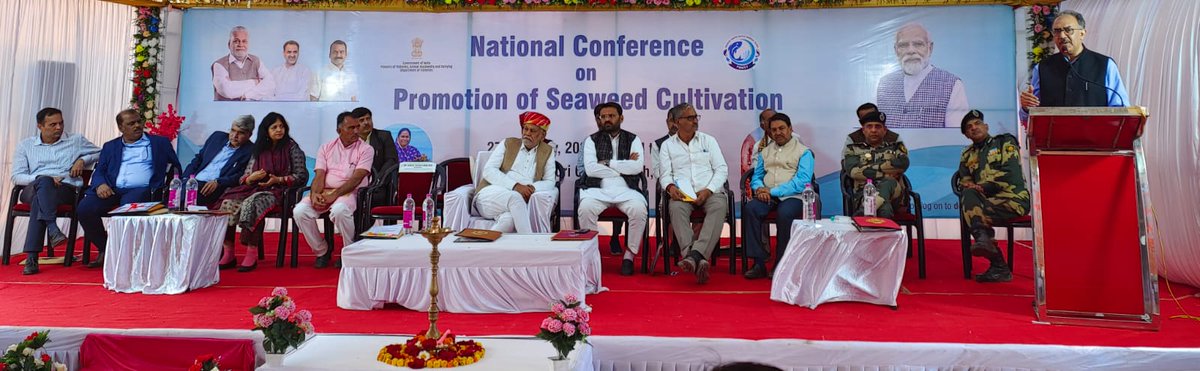 FisheriesGoI's tweet photo. During National Conference on Promotion of Seaweed Cultivation, Dr. Abhilaksh Likhi, Union Secretary, Department of Fisheries, emphasized the importance of #Seaweed cultivation as one of the income generating activities/opportunities. #PMMSY https://t.co/PrJIpE0wkk