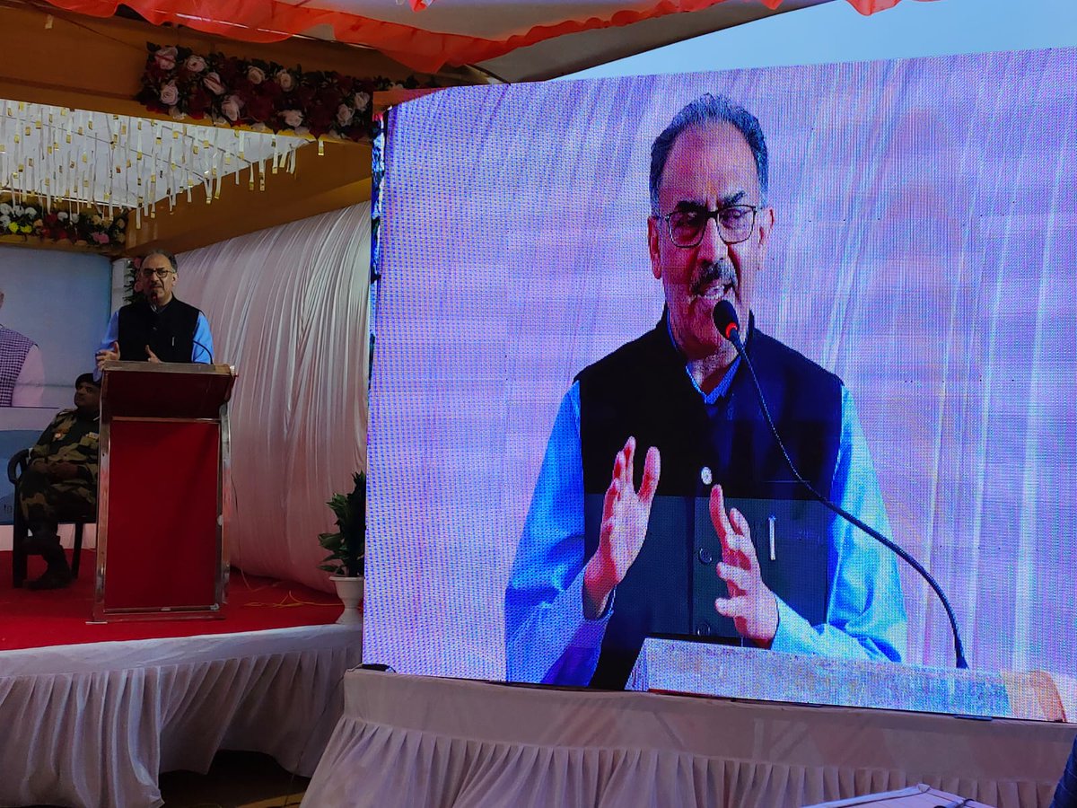 FisheriesGoI's tweet photo. During National Conference on Promotion of Seaweed Cultivation, Dr. Abhilaksh Likhi, Union Secretary, Department of Fisheries, emphasized the importance of #Seaweed cultivation as one of the income generating activities/opportunities. #PMMSY https://t.co/PrJIpE0wkk