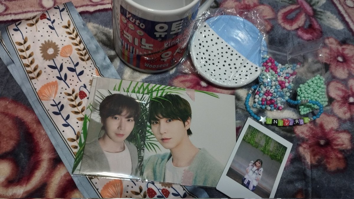 mybabymic's tweet photo. Aku terlalu fokus bikin gelang karena susah bgtㅠㅠ siapapun yg dapet gelangku semoga engga rusak yaa (lupa difoto:"D). Tapi hari ini tuh seru banget!! Selalu seru kalo kumpul² bareng Universe🌌✨Thank you @fantasystic98 udah bikin acara mayonnaise lagi tahun ini🥹💙 https://t.co/8MZDwE7Ncr