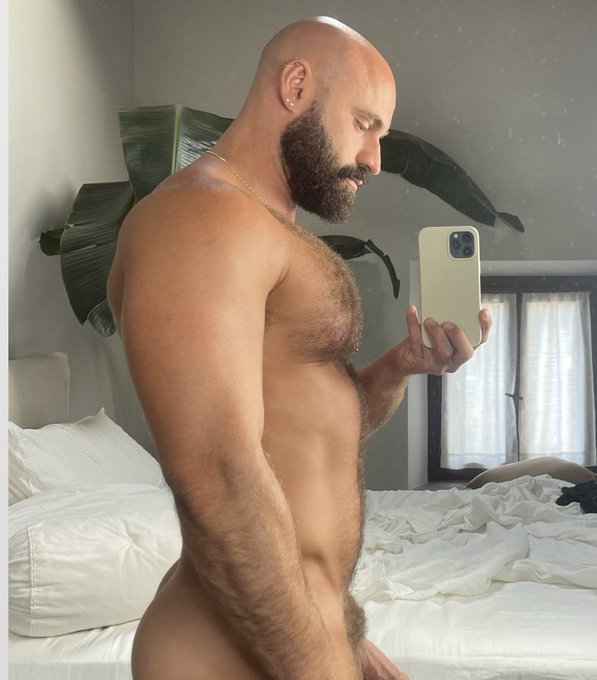 Are u ready for the weekend? 😈 https://t.co/OIzqVbzUeJ