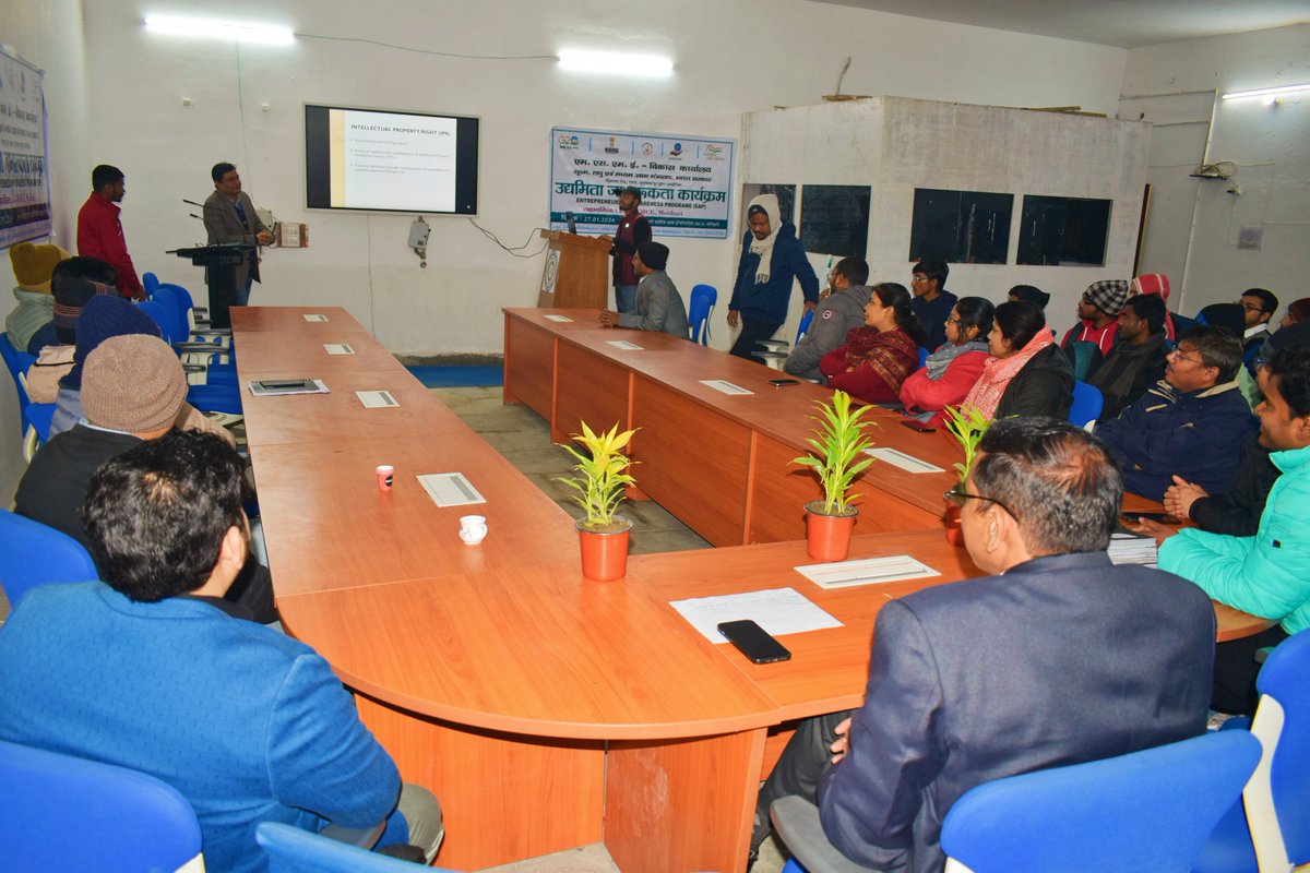 ecellmotihari's tweet photo. 🚀 Exciting insights at E-Cell MCE Motihari,  
with MSME DFO Muzaffarpur Joint Director, Mr. C.S.S. Rao, and Assistant Director, Mr. Ramesh Kumar Yadav 

 Thanks for the valuable insights! Ready to apply and grow! 📷

 #Startups #IPRights #LearningJourney https://t.co/0oEVboJ2Cf