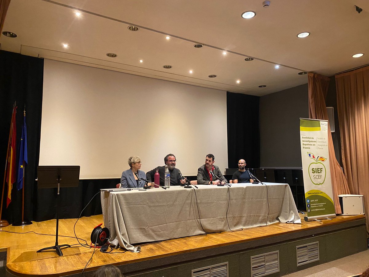 Y cerramos nuestra jornada de la Asamblea General de SIEF con una mesa redonda sobre la salud mental y el estrés durante la carrera en la investigación 🧠☺️

Contamos con <a href="/ToninaFerrer/">Tonina Ferrer</a>, <a href="/LluisMontoliu/">Lluis Montoliu</a>, @DSantos_Garcia y el consejero de Migraciones y Trabajo <a href="/ConsejeriaFr/">Consejeria de Trabajo en Francia</a> 🇫🇷