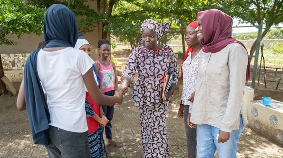 👩🏾‍🏫Addressing gender norms (e.g., recruitment, training, remuneration, career, etc.) is crucial to provide support for female teachers and leaders, enabling them to access and succeed in their roles. ℹ️ wrld.bg/1MUC50QsJPj @IIEP_UNESCO @carolinaalbanc @fdevignes @jdbaron