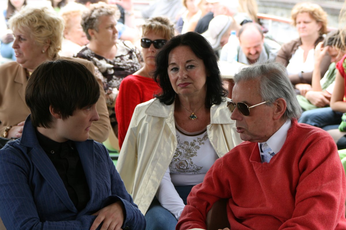 ein schlamperter TAG
soll auch mal erlaubt sein.
Ein Festtag mit vielen Preisen
macht mehr Freude