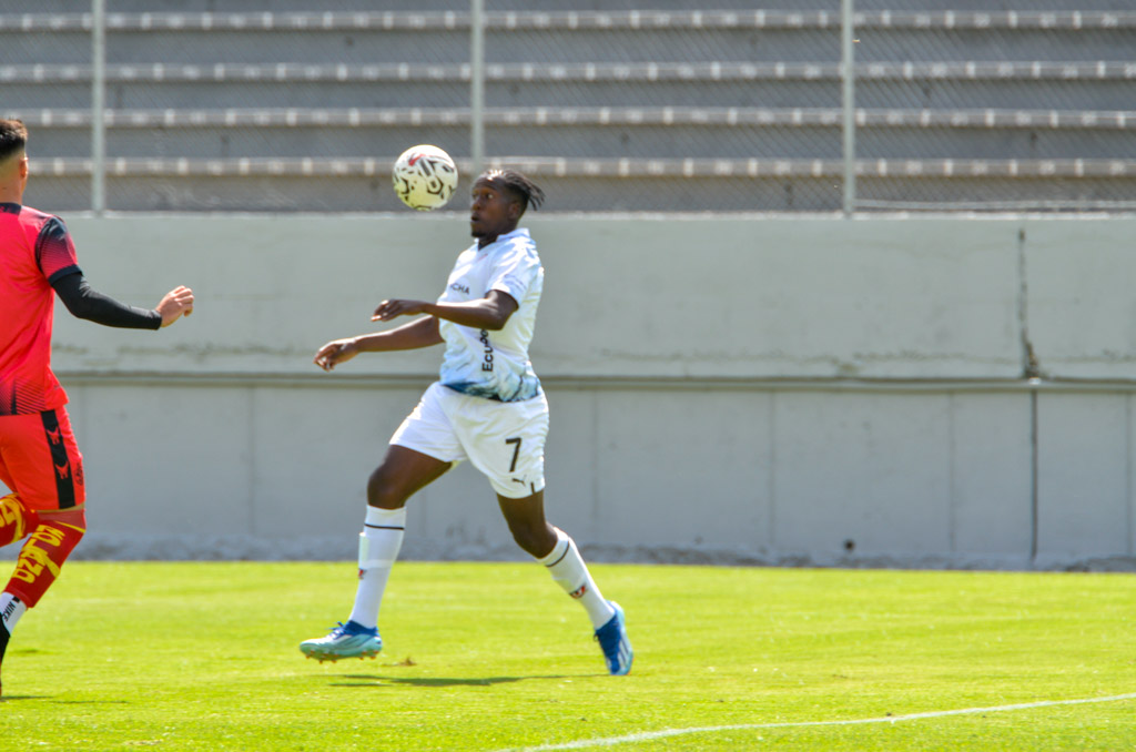LDU_Oficial's tweet photo. Algunas de las mejores postales que nos dejó el amistoso de esta mañana 🤝 #AucasLIGA 1x3.
📸 ¡Encuentra ya la fotogalería completa en la #LDUApp!
📱 https://t.co/eEO4suPaQ4
🗞️ Crónica del partido: https://t.co/ltWlWuFxTZ https://t.co/Ncbqiify6s