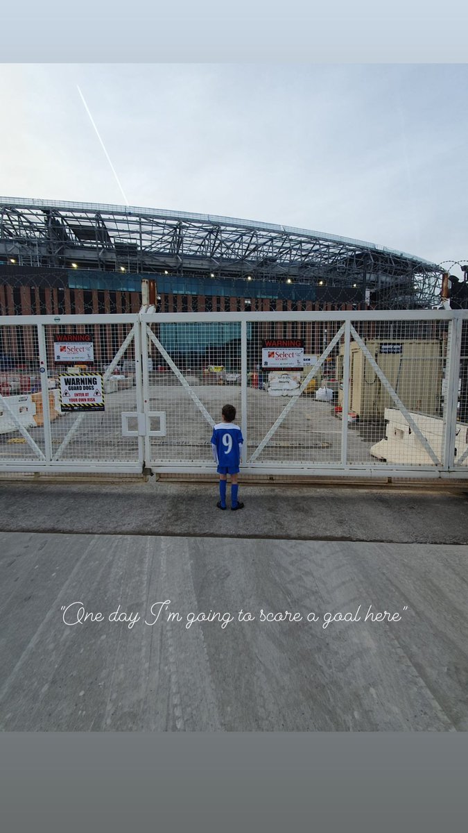 “One day I’m going to score a goal here”

#football#bramleymooredock#everton#grassroots#grassrootsfootball#goals#No9#MJC9