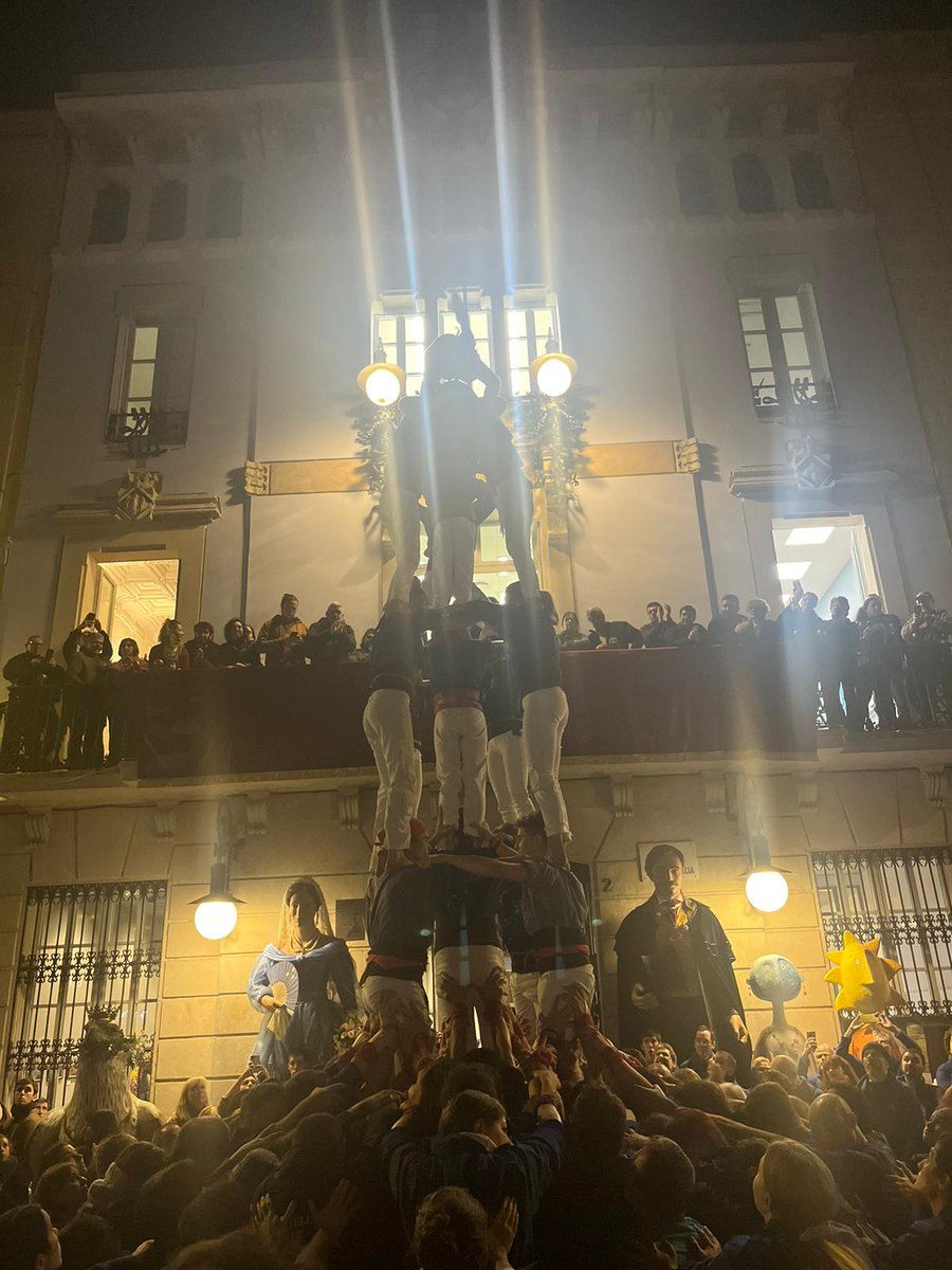 cvg_cat's tweet photo. Avui a la Diada dels Foguerons hem fet un 4d7, un 5d6, un 4d6a i 2pd4!

#castells #SomBlauGràcia https://t.co/6EKIg3Snls