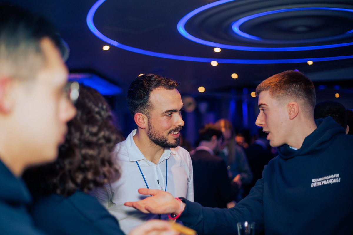 jeunesbardella's tweet photo. De nombreux jeunes continuent à arriver pour écouter @J_Bardella et lancer notre mouvement ! 🇫🇷

#AvecBardella #VivementLe9Juin https://t.co/ddXcRqWF32