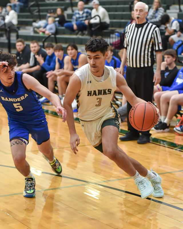 CL Hawks Basketball has a tough week playing on the road in Bandera (Tue) &amp; Boerne (Fri) driving for a post-season berth. Let's Go Hawks!!
hilltopresporter.com/2024/01/cl-haw…
