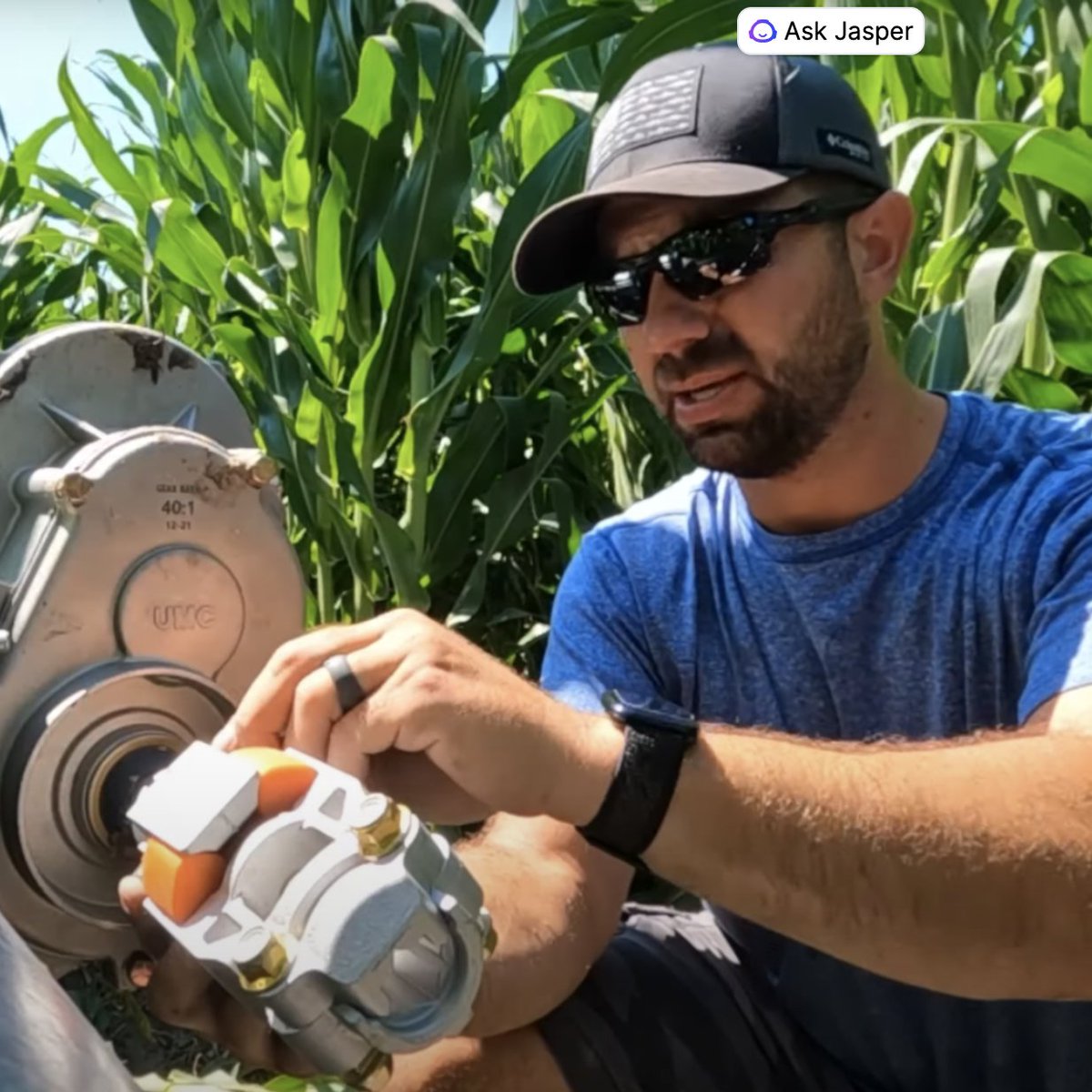 UMC_Irrigation's tweet photo. That’s Rob O’Neill of O’Neill Family Farms working on replacing a UMC coupler. Thanks for sending in the photos, Rob! Keep up the good work. https://t.co/IhWhmPhl5k